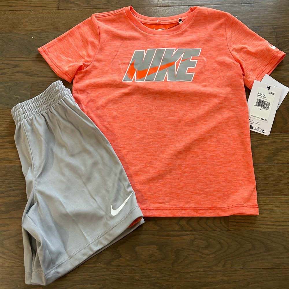 NWT Nike Toddler Set size 4T